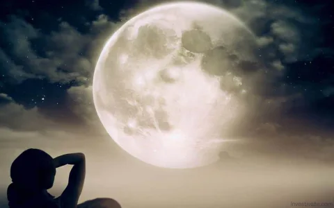 How to interpret 3 full moons dream meaning for your personal life