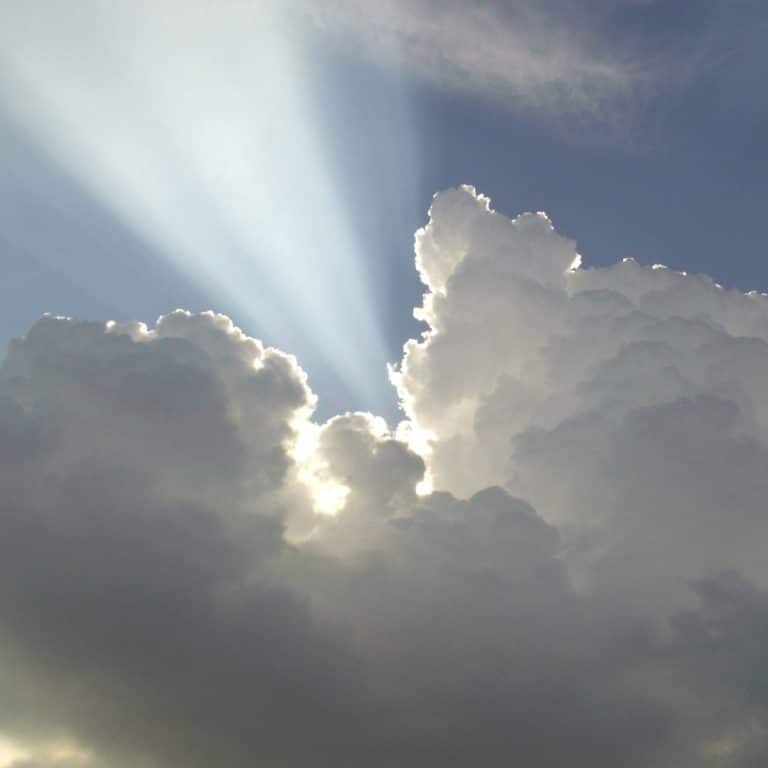 What do dark clouds symbolize spiritually？ A deep exploration!
