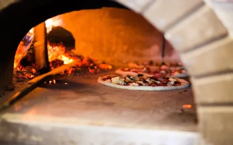 What is the dream interpretation pizza meaning when you share slices with friends?