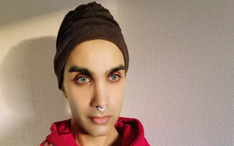 House Strangers Dream： Psychic Views.