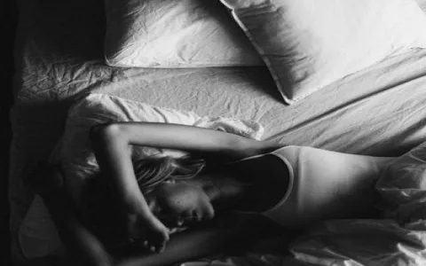 What does receiving a gift in a dream mean? Get the true answer now!