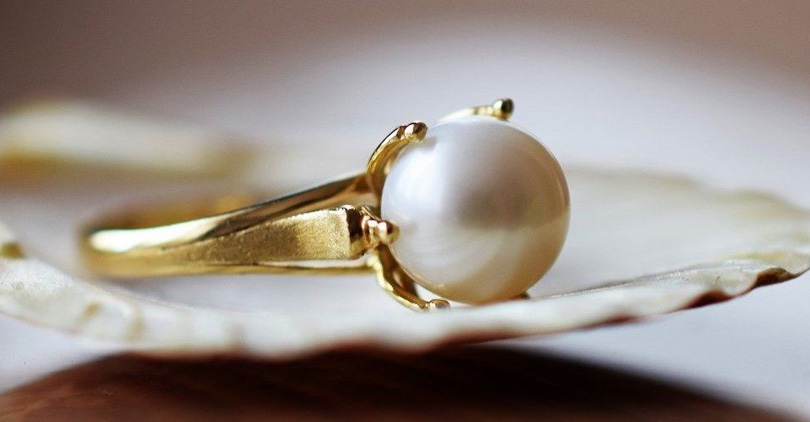 Pearl Ring Meaning： What does a pearl ring symbolize？